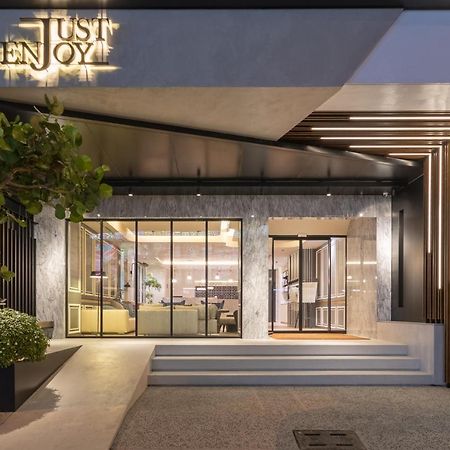Just Enjoy Business Hotel Tainan Extérieur photo