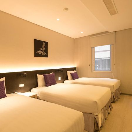 Just Enjoy Business Hotel Tainan Extérieur photo