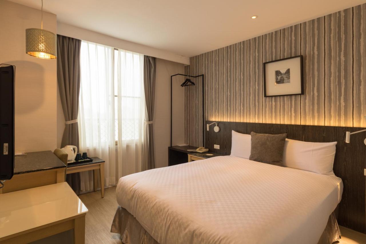 Just Enjoy Business Hotel Tainan Extérieur photo