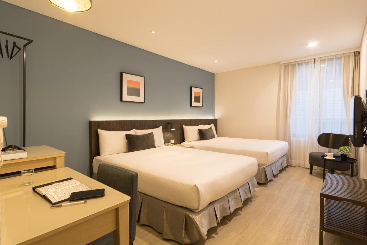 Just Enjoy Business Hotel Tainan Extérieur photo