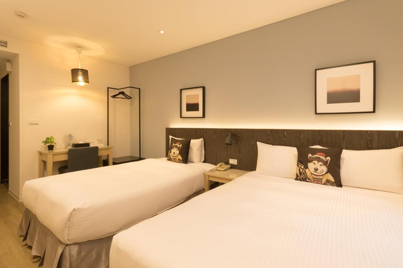 Just Enjoy Business Hotel Tainan Extérieur photo