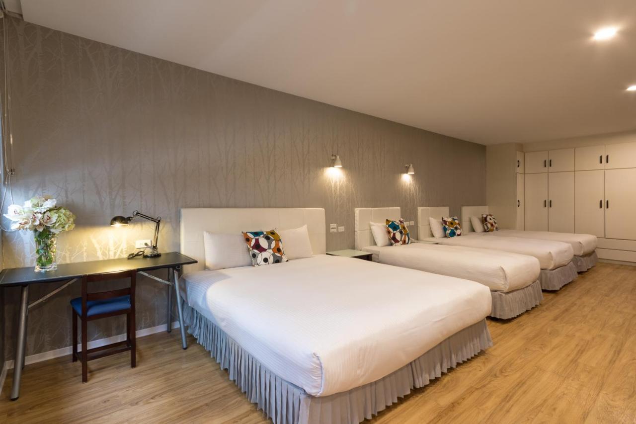 Just Enjoy Business Hotel Tainan Extérieur photo