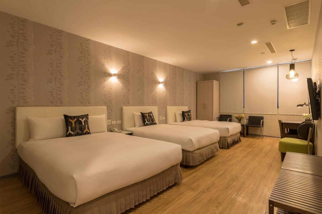Just Enjoy Business Hotel Tainan Extérieur photo