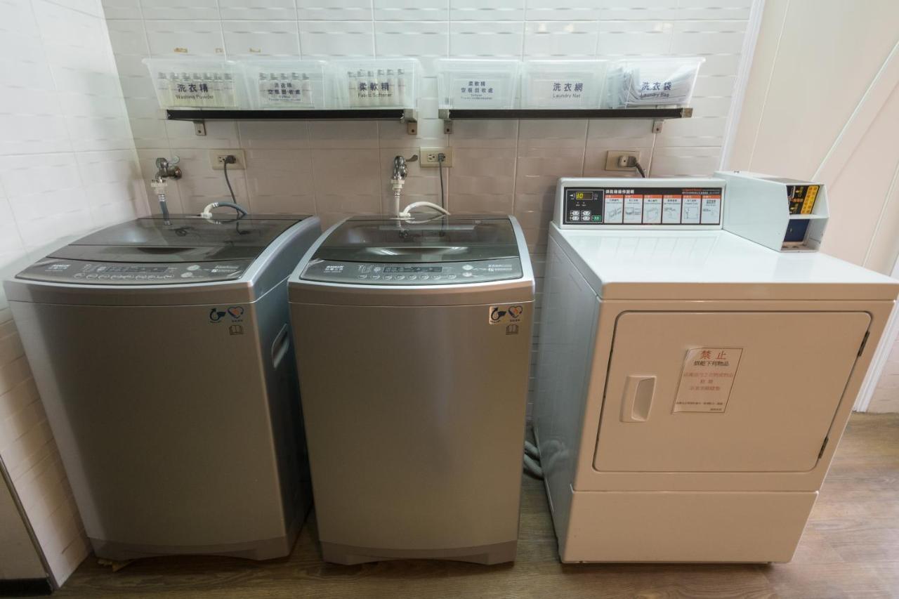 Just Enjoy Business Hotel Tainan Extérieur photo