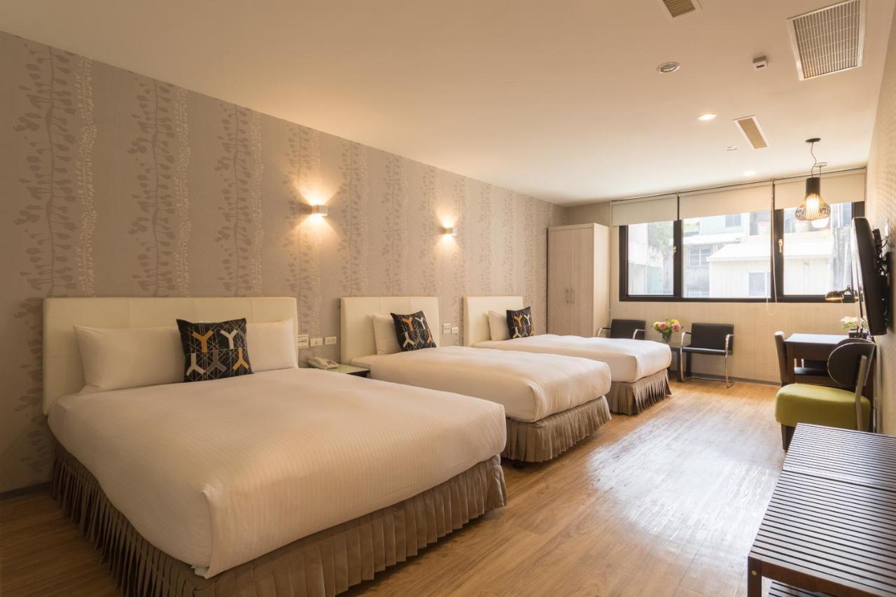 Just Enjoy Business Hotel Tainan Extérieur photo