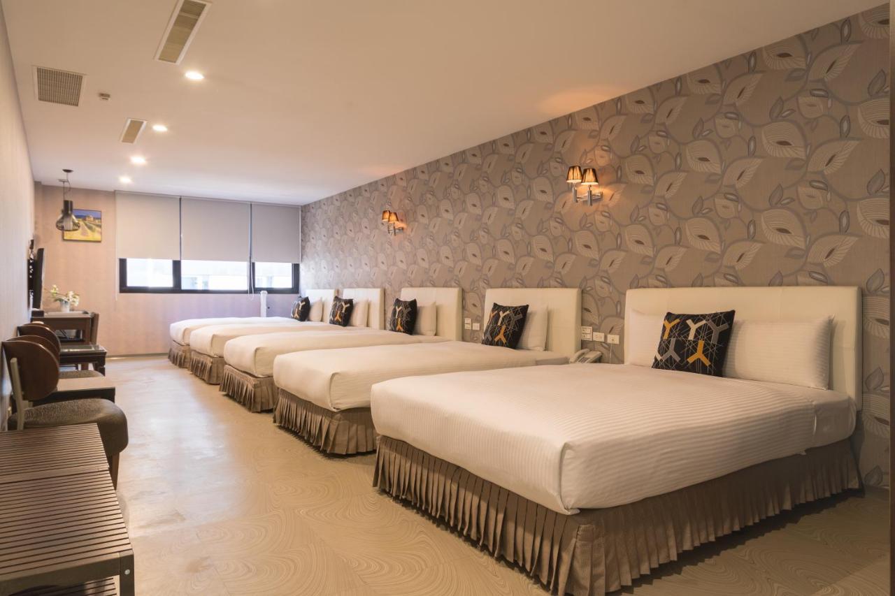 Just Enjoy Business Hotel Tainan Extérieur photo