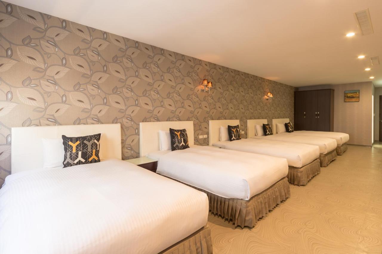 Just Enjoy Business Hotel Tainan Extérieur photo