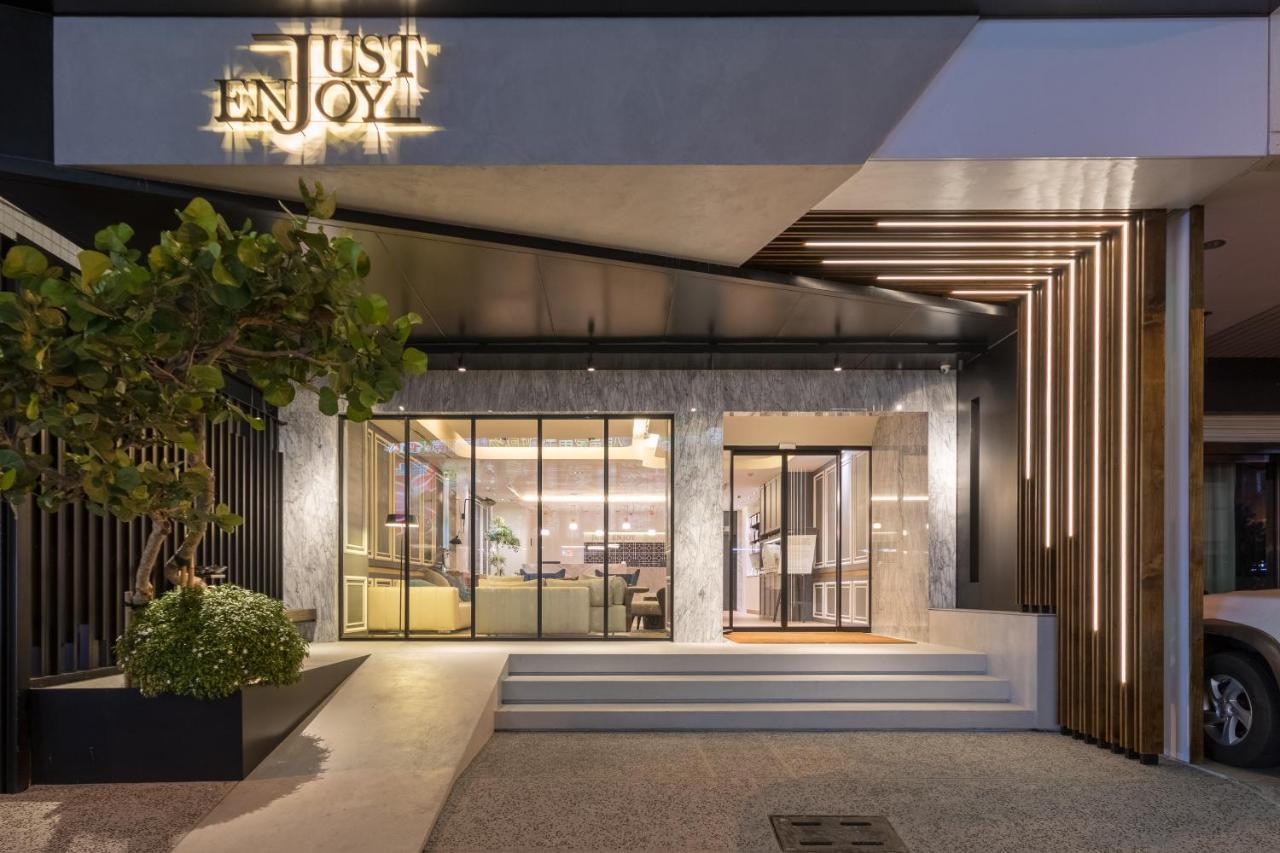 Just Enjoy Business Hotel Tainan Extérieur photo