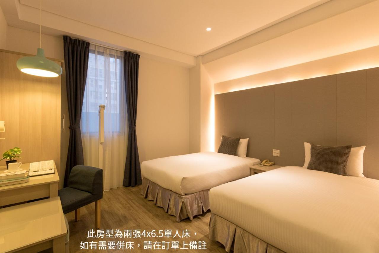Just Enjoy Business Hotel Tainan Extérieur photo