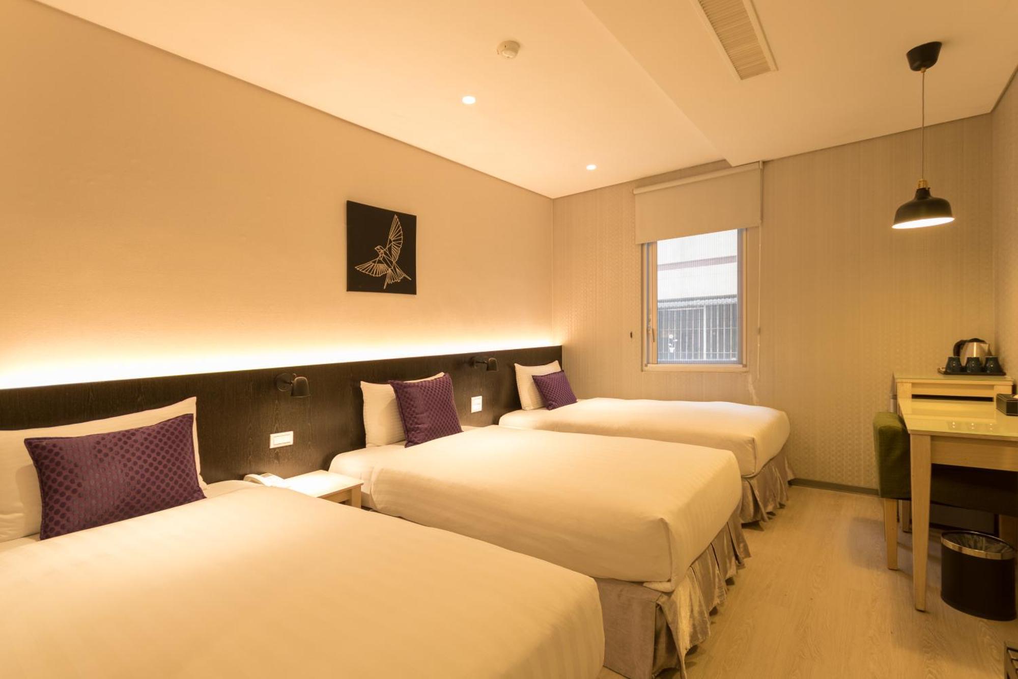 Just Enjoy Business Hotel Tainan Extérieur photo