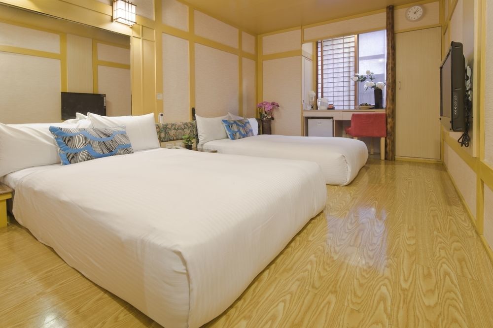 Just Enjoy Business Hotel Tainan Extérieur photo
