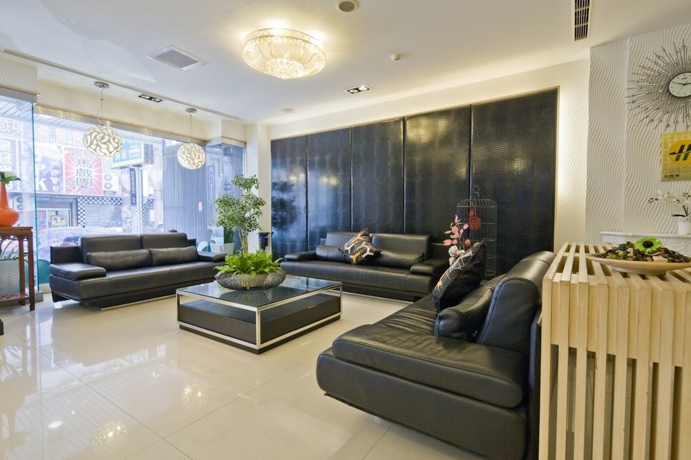 Just Enjoy Business Hotel Tainan Extérieur photo