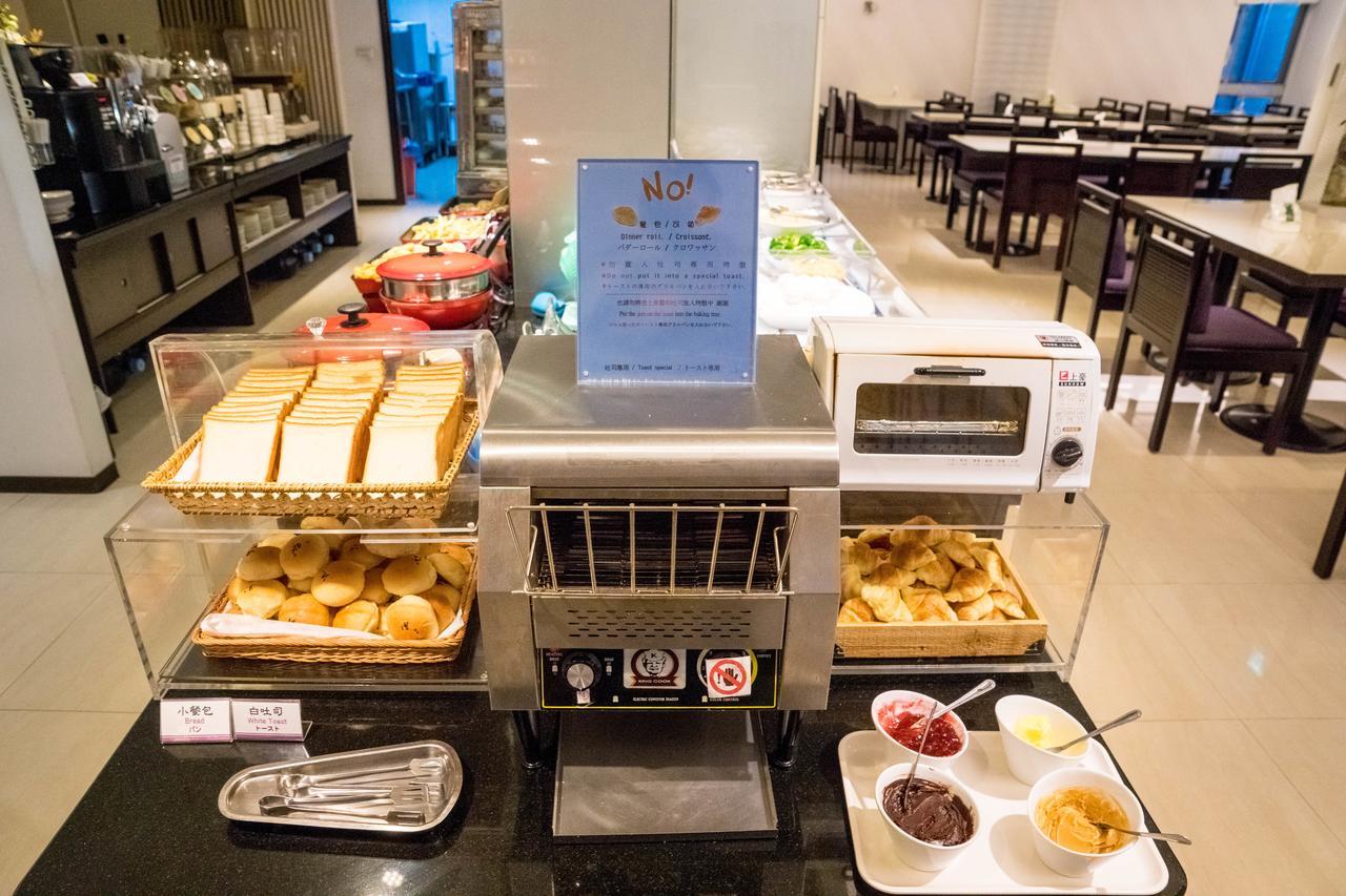 Just Enjoy Business Hotel Tainan Extérieur photo