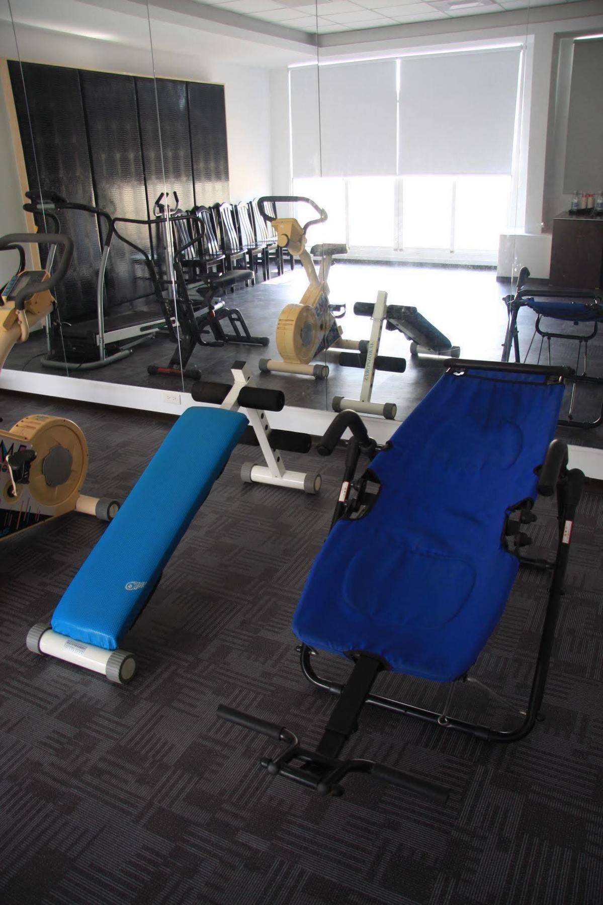 Just Enjoy Business Hotel Tainan Extérieur photo