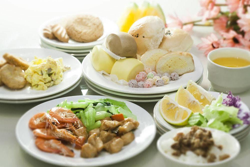 Just Enjoy Business Hotel Tainan Extérieur photo