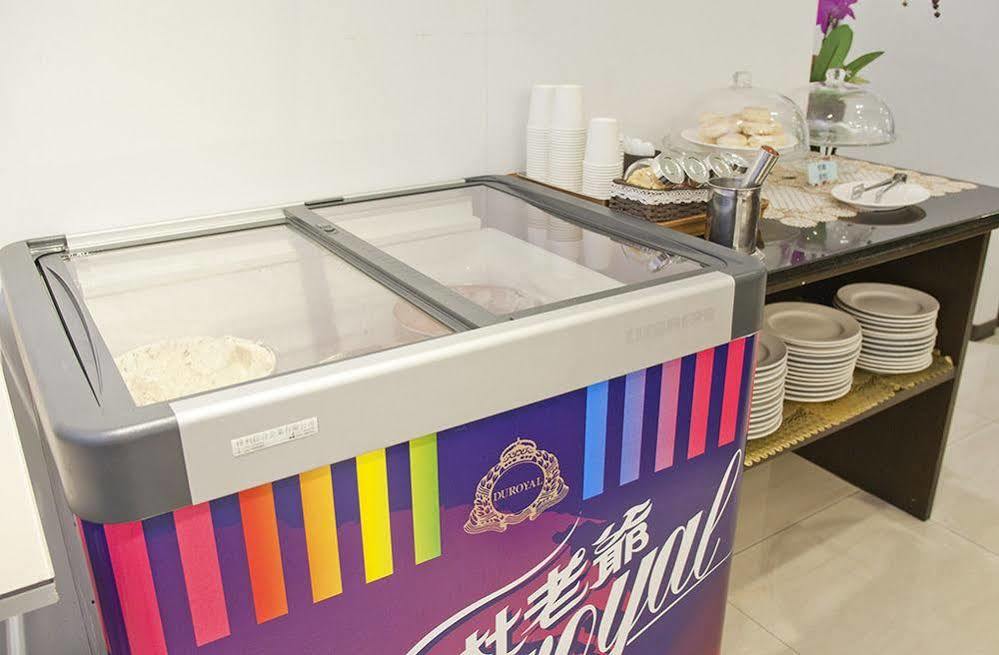 Just Enjoy Business Hotel Tainan Extérieur photo