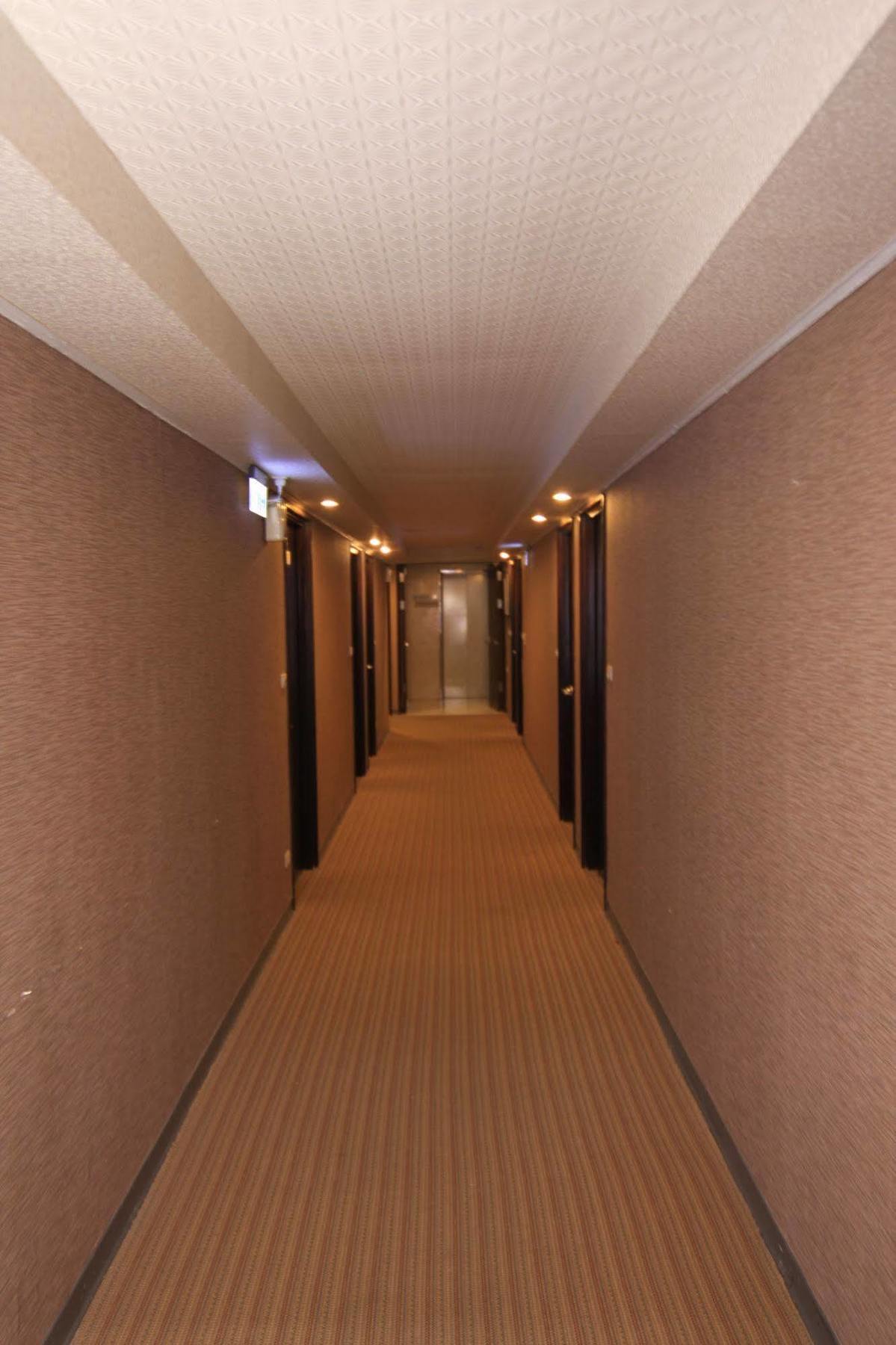 Just Enjoy Business Hotel Tainan Extérieur photo